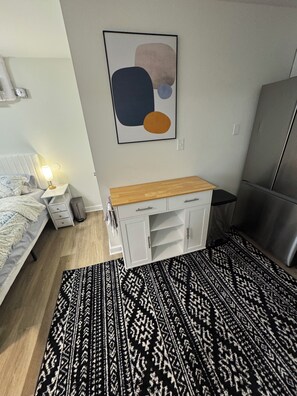 1 dormitorio, tabla de planchar con plancha, Internet y ropa de cama
