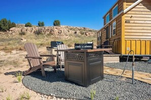 Outdoor dining - Charming Sunset Cabin in Canyon, Texas (Canyon)