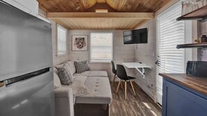 TV, offices - 1BR Sleep 3 PALO DURO CANYON Sunset Cabin Firepit (Canyon)