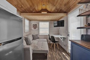 Living area - Charming Sunset Cabin in Canyon, Texas (Canyon)