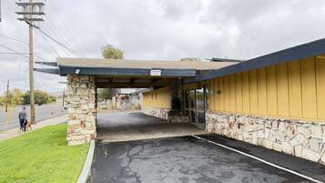 واجهة المنشأة