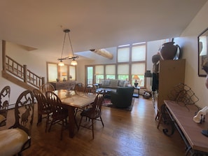 Smart TV, fireplace, books - Family vacation in this charming 3-bedroom Treasury Point condo in Crested Butte (Crested Butte)