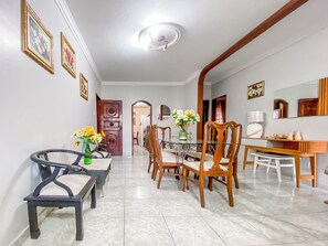 Interior - Furnished 4-Bedroom Apartment | Sleeps 7 - Casablanca Building - Nazaré (Belém)
