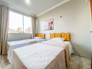 4 bedrooms, Internet, bed sheets - Furnished 4-Bedroom Apartment | Sleeps 7 - Casablanca Building - Nazaré (Belém)