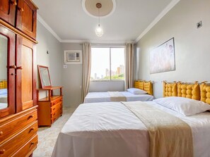 4 bedrooms, internet, bed sheets - Furnished 4-Bedroom Apartment | Sleeps 7 - Casablanca Building - Nazaré (Belém)