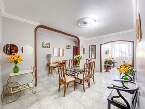 Dining - Furnished 4-Bedroom Apartment | Sleeps 7 - Casablanca Building - Nazaré (Belém)