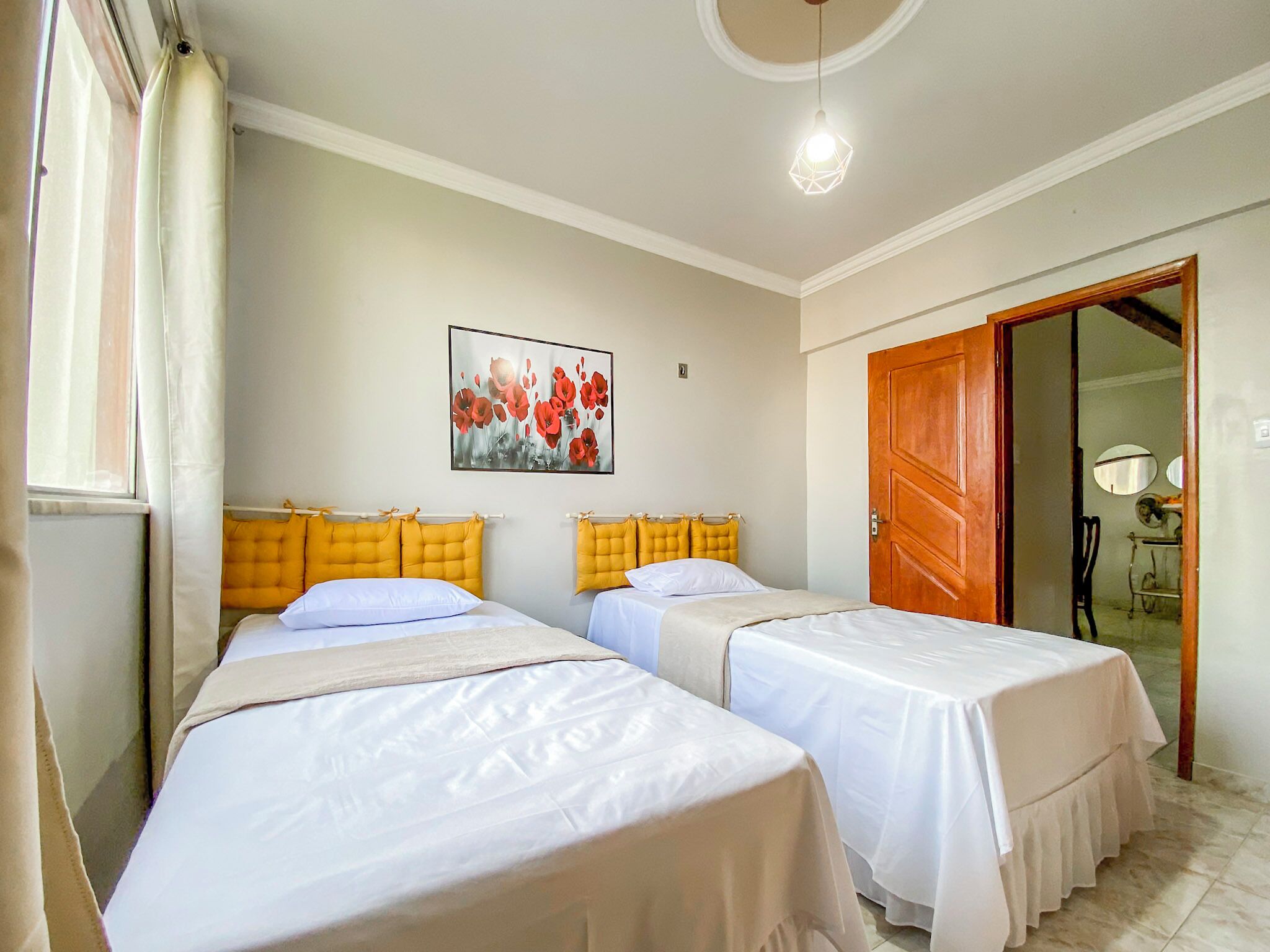 4 bedrooms, internet, bed sheets