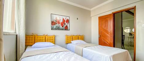 4 bedrooms, internet, bed sheets