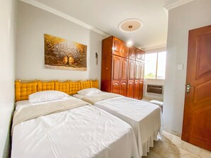 4 bedrooms, Internet, bed sheets - Furnished 4-Bedroom Apartment | Sleeps 7 - Casablanca Building - Nazaré (Belém)
