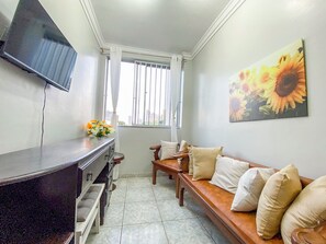 Living area - Furnished 4-Bedroom Apartment | Sleeps 7 - Casablanca Building - Nazaré (Belém)