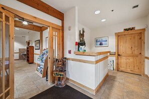 المنشأة من الداخل