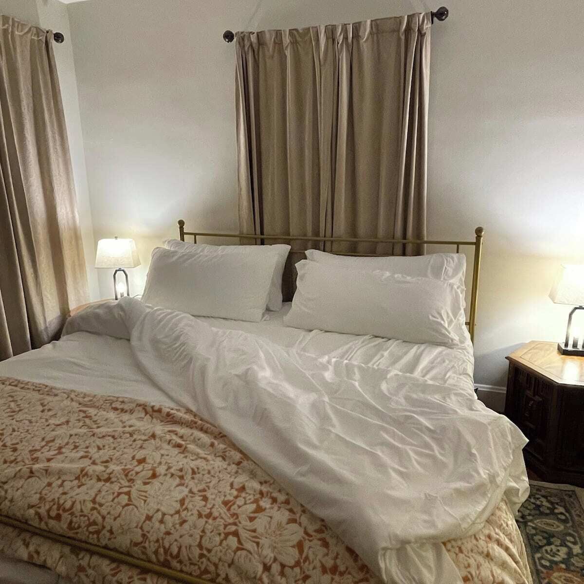 2 chambres, fer et planche à repasser, Wi-Fi, draps fournis