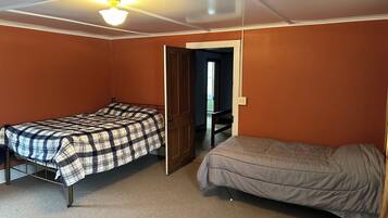 4 bedrooms, WiFi, bed sheets