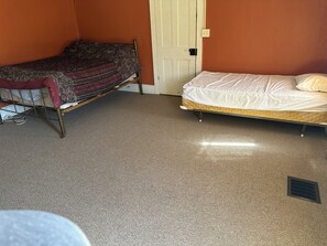 4 bedrooms, WiFi, bed sheets