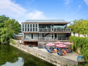 Exterior - The Downtowner|Group & Event Friendly Space| 9BR Funhub Downtown Lake Geneva|Walk to Lake & Dining (Lake Geneva)