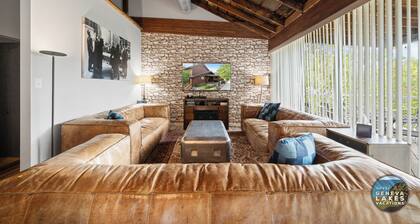 The Downtowner | Group-Friendly 9BR Home in Downtown Lake Geneva – Walk to Lake & Dining