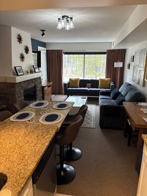 Interior - Bearfoot Haven in the Canadian Rocky Mountains!!! (Dead Man's Flats)