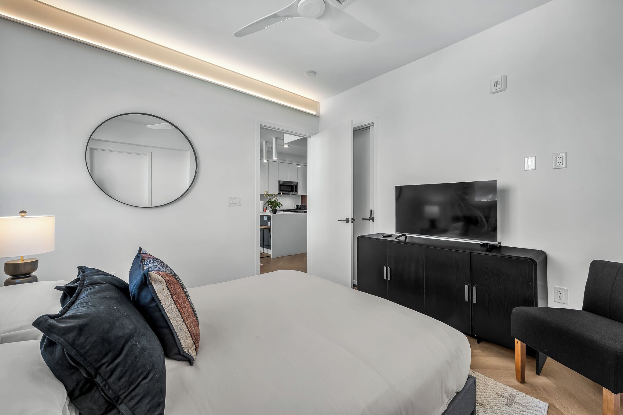 1 slaapkamer, een strijkplank/strijkijzer, gratis wifi, beddengoed
