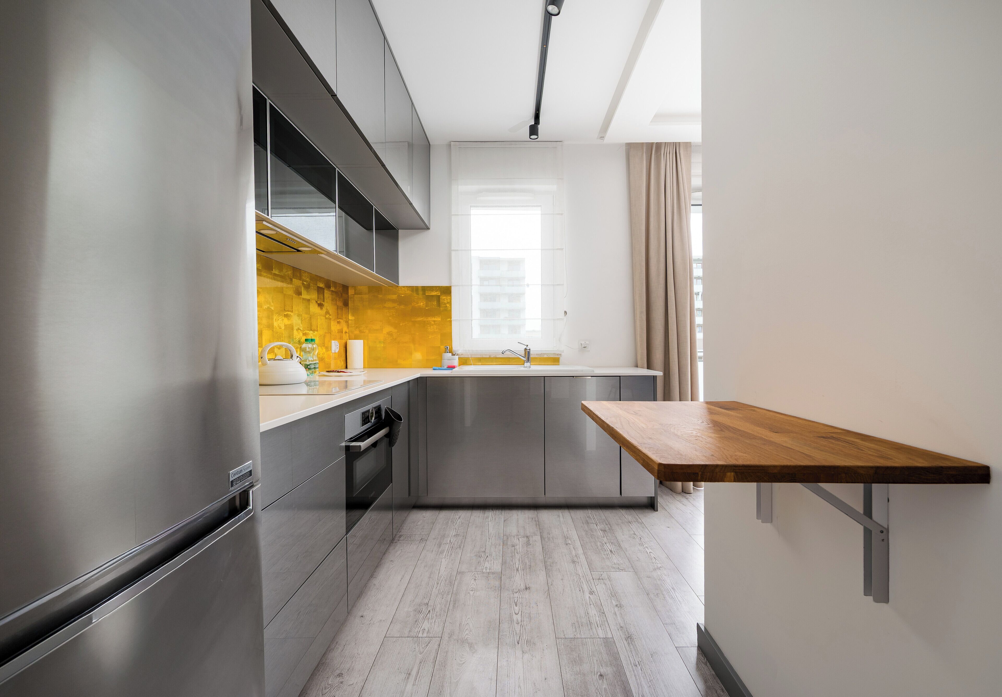 Køleskab, mikrobølgeovn, ovn, kogeplade