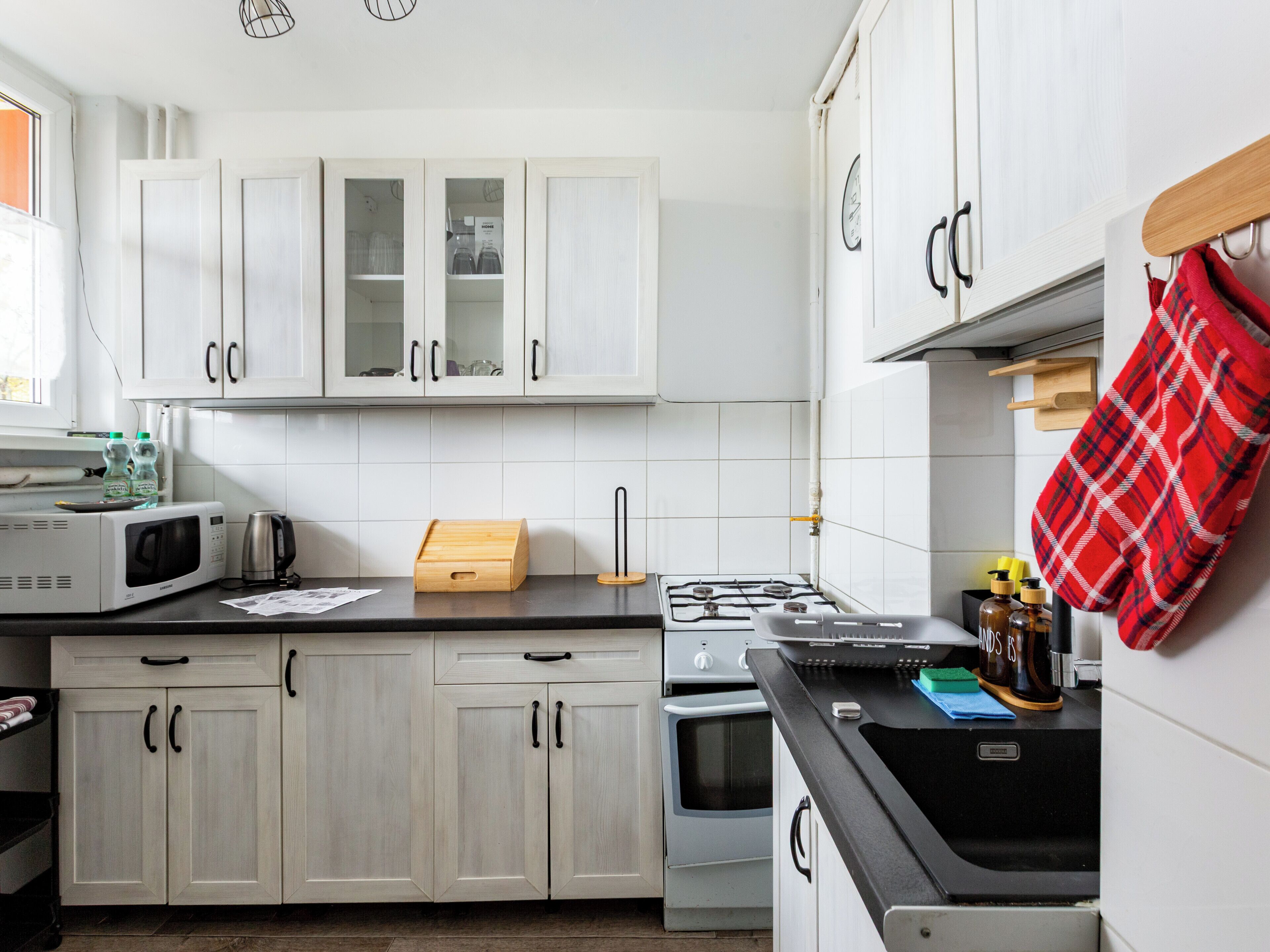 Kylskåp, mikrovågsugn och brödrost