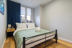 1 habitación, tabla de planchar con plancha, wifi y ropa de cama 
