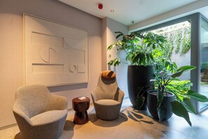 المنشأة من الداخل