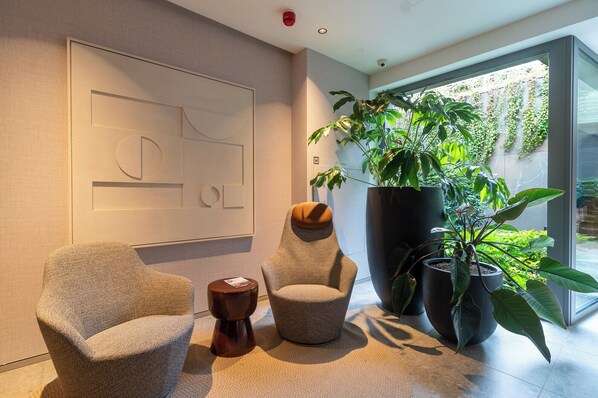 المنشأة من الداخل