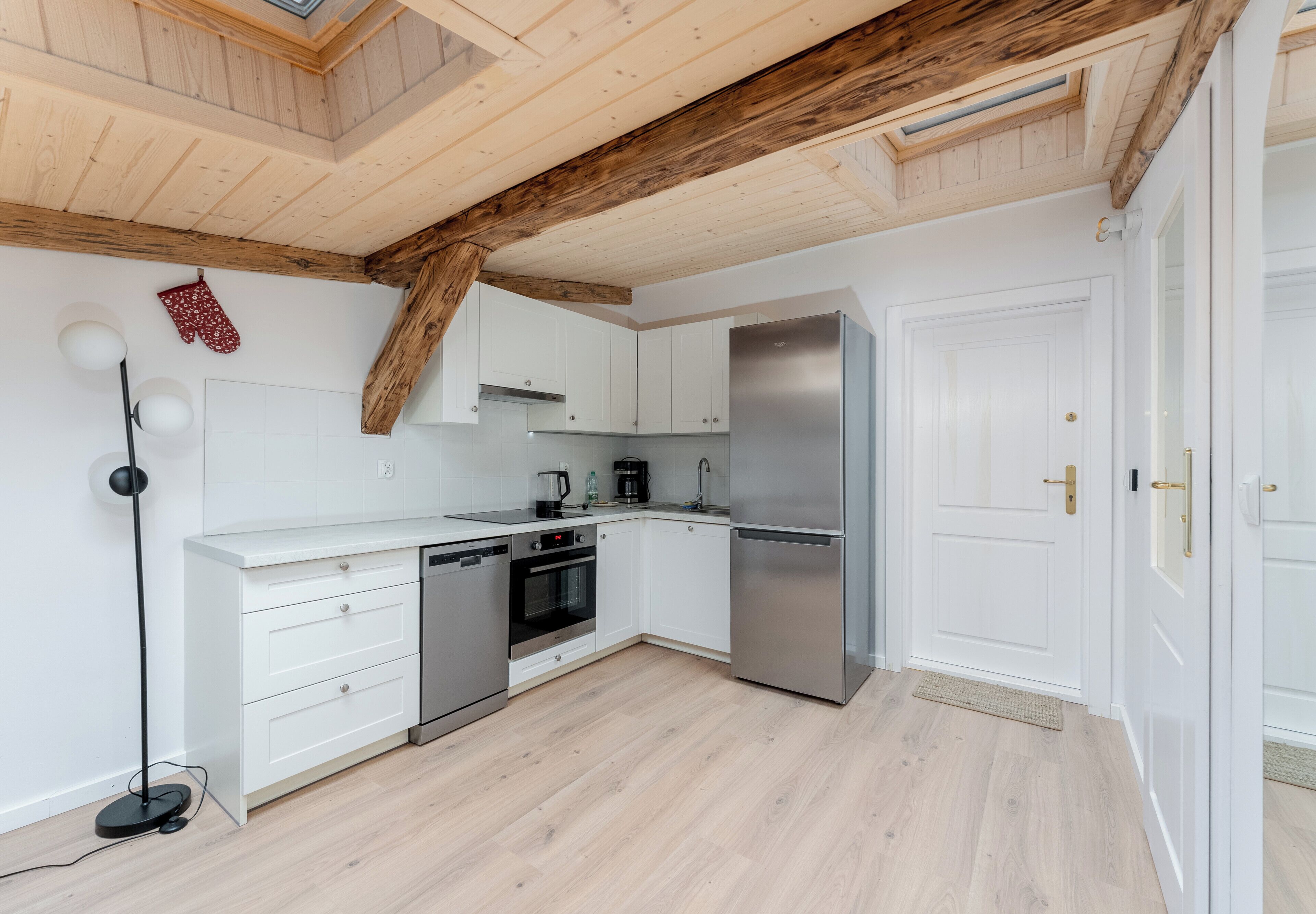 Refrigerador, horno, parrilla de estufa y lavavajillas 