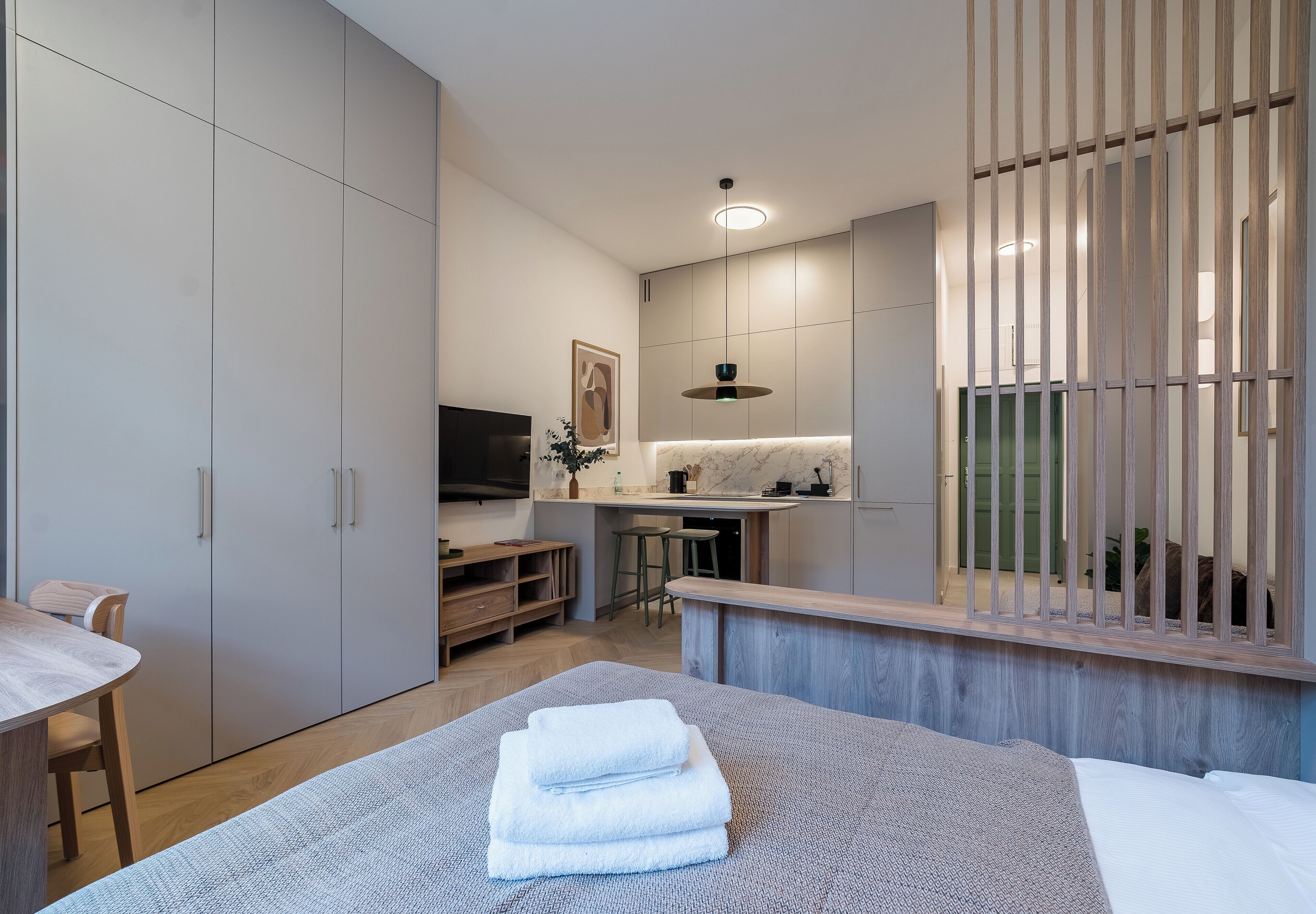 Iron/ironing board, WiFi, bed sheets