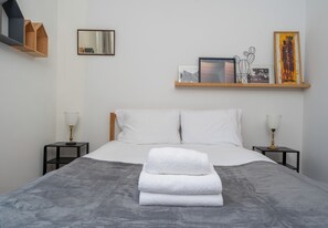 1 habitación, tabla de planchar con plancha, wifi y ropa de cama 