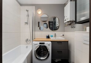 Hair dryer, towels - Bocheńska Modern Apartment (Kraków)