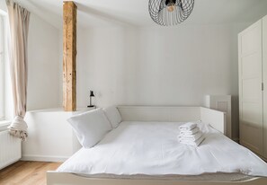 Iron/ironing board, WiFi, bed sheets - Rynek Jeżycki Studio #1 (Poznań)