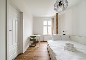 Iron/ironing board, WiFi, bed sheets - Rynek Jeżycki Studio #1 (Poznań)