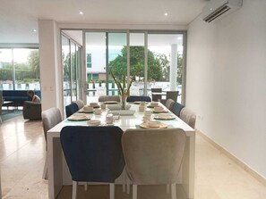 Dining - BEACHFRONT/WATERFRONT RESORT (Juan de Acosta)