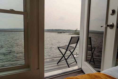 Lake Life, Modern Style! W/Hot tub and Kayaks!