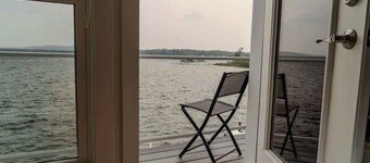 Lake Life, Modern Style! W/Hot tub and Kayaks!