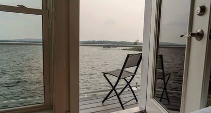 Lake Life, Modern Style! W/Hot tub and Kayaks!