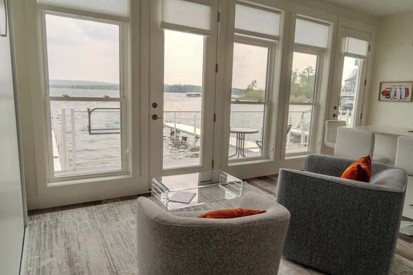 المنشأة من الداخل