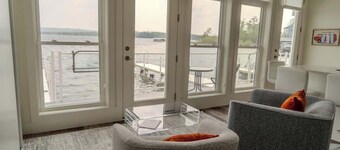 Lake Life, Modern Style! W/Hot tub and Kayaks!