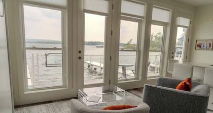 Lake Life, Modern Style! W/Hot tub and Kayaks!