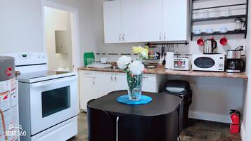 Mikroaaltouuni, uuni, liesi