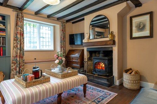 Beautiful 2 Bedroom Cottage in the Cotswolds