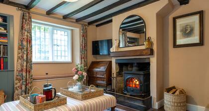 Beautiful 2 Bedroom Cottage in the Cotswolds