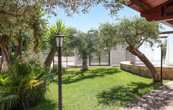 المنطقة المحيطة بالمنشأة