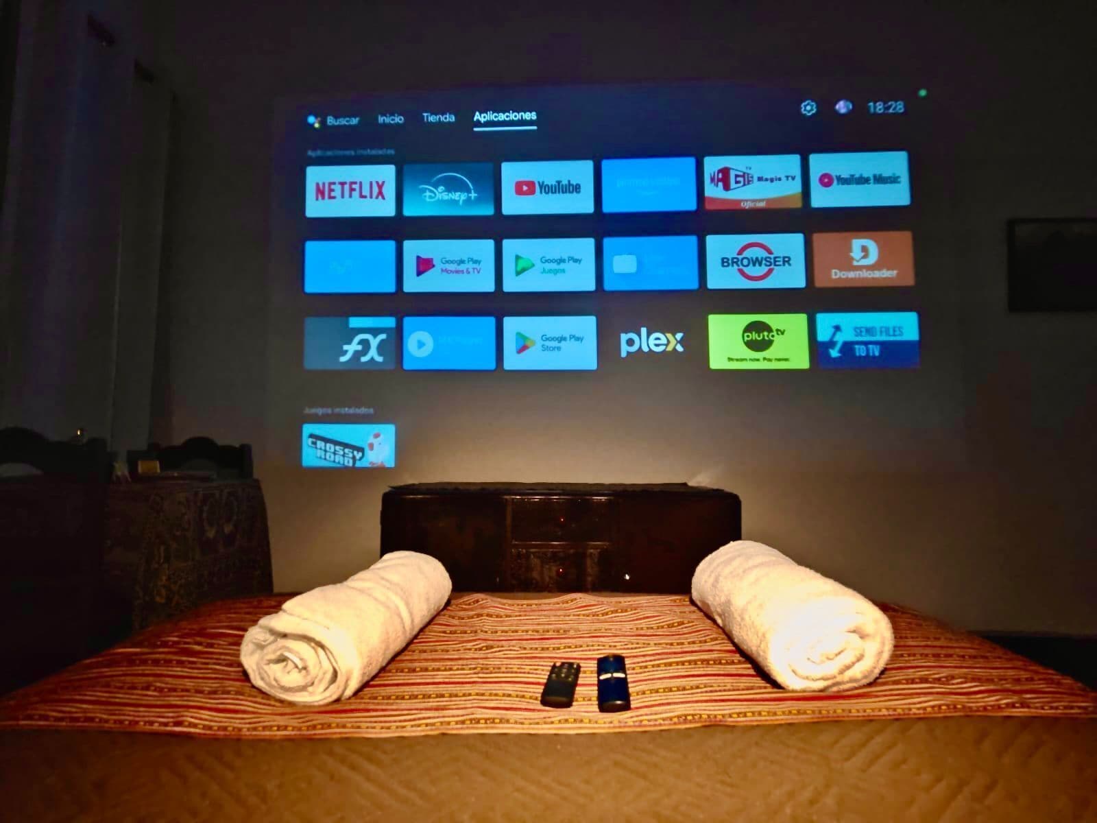 ロマンティック ダブルルーム クイーンベッド 1 台 喫煙可 シティビュー | デスク、ノートパソコン用作業スペース