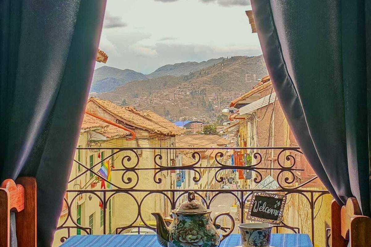 Habitación cuádruple familiar | Escritorio y espacio para trabajar con un portátil