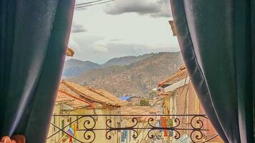 Family Quadruple Room | Desk, laptop workspace