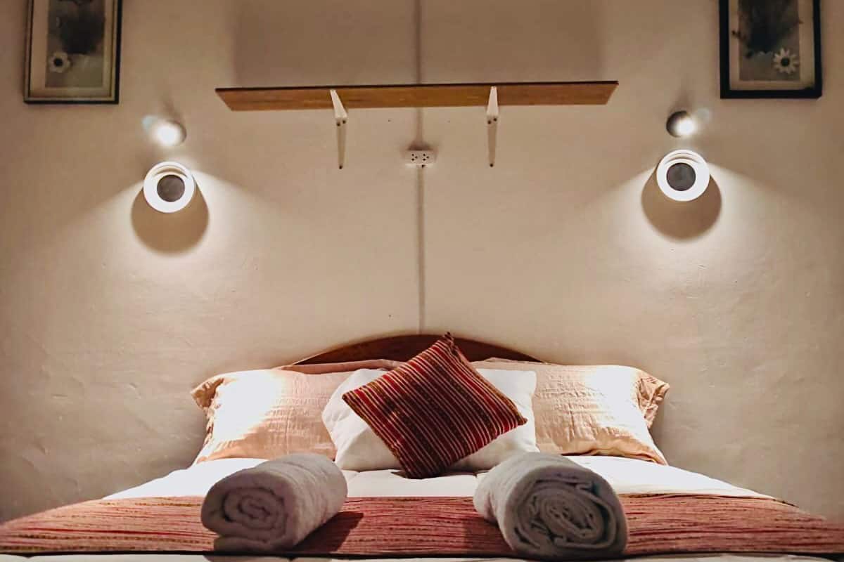 Romantic Double Room, 1 Queen Bed, Bathtub Grab Bars, City View