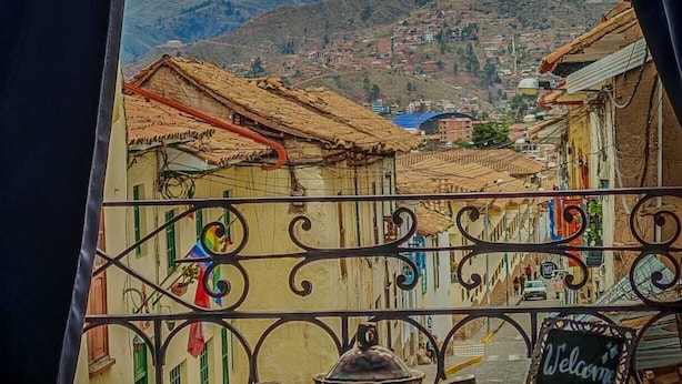 Economy Quadruple Room | Desk, laptop workspace, individually decorated, individually furnished - Hostal Tres Reyes (Cusco)