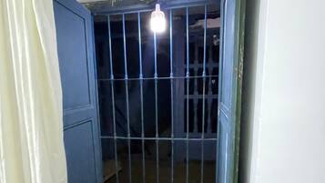 Economy driepersoonskamer, uitzicht op resort | Terras